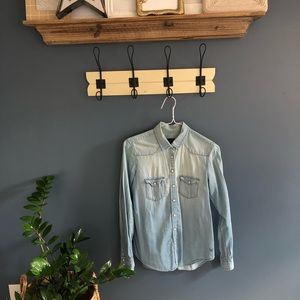 Women’s snap up denim shirt - size xs